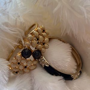 vintage gold hinged style crystal stone bracelet set